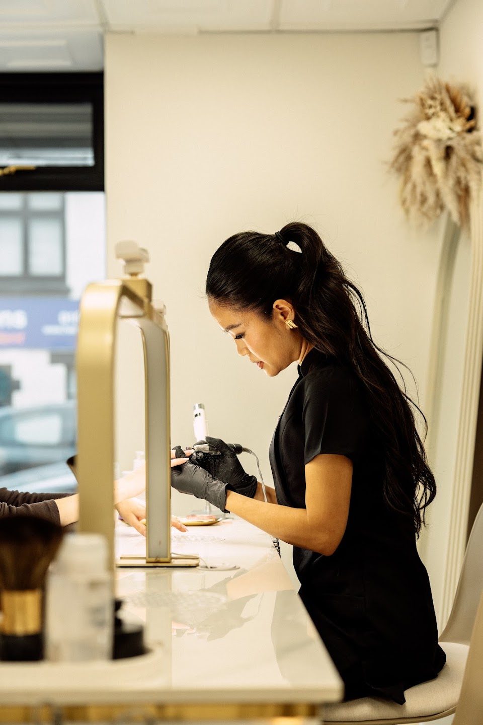 Working at the nail desk in the Suukkosan studio