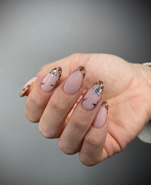 Minimal nude nails with gold line art